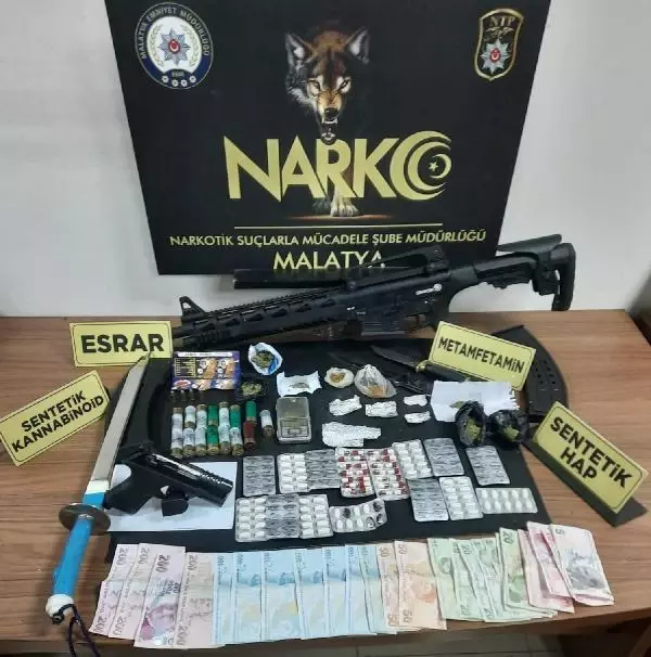 Malatya'da uyuşturucu satıcılarına operasyon: 1 gözaltı Malatya'da uyuşturucu satıcılarına operasyon: 1 gözaltı