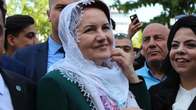 Meral Akşener, hacı olduğu için koronavirüs aşısı olduğu anlara ait fotoğrafını paylaşmamış Meral Akşener, hacı olduğu için koronavirüs aşısı olduğu anlara ait fotoğrafını paylaşmamış