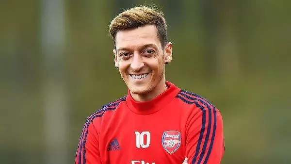 Mesut Özil, Fenerbahçe için imzaya geliyor Mesut Özil, Fenerbahçe için imzaya geliyor