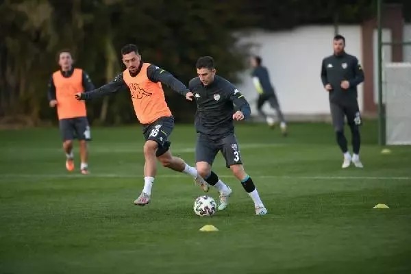 Mustafa Er: Bursaspor'u Avrupa da takip ediyor Mustafa Er: Bursaspor'u Avrupa da takip ediyor