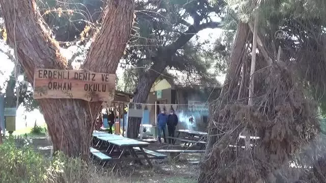 Okul duvarları çocuklar için renklendiriliyor Okul duvarları çocuklar için renklendiriliyor