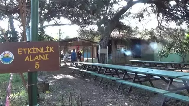 Okul duvarları çocuklar için renklendiriliyor Okul duvarları çocuklar için renklendiriliyor