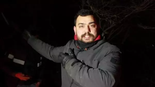 Otomobil uçuruma yuvarlandı; yaralılara, lastik değişen kuryeler müdahale etti Otomobil uçuruma yuvarlandı; yaralılara, lastik değişen kuryeler müdahale etti