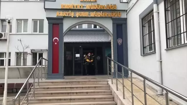 Otomobilde tüfekle iki kişiyi vuran zanlı adliyeye sevk edildi Otomobilde tüfekle iki kişiyi vuran zanlı adliyeye sevk edildi