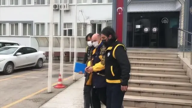 Otomobilde tüfekle iki kişiyi vuran zanlı adliyeye sevk edildi Otomobilde tüfekle iki kişiyi vuran zanlı adliyeye sevk edildi