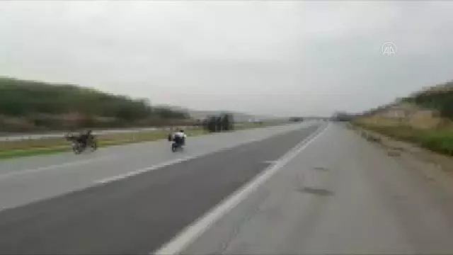 Otoyolda motosiklet yarışına para cezası Otoyolda motosiklet yarışına para cezası