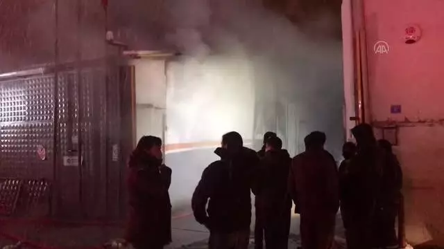 Son dakika haberleri: Bursa'da plastik enjeksiyon fabrikasındaki yangın kontrol altına alındı Son dakika haberleri: Bursa'da plastik enjeksiyon fabrikasındaki yangın kontrol altına alındı