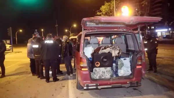 Polis telsizi dinlediler ancak yakalanmaktan kurtulamadılar Polis telsizi dinlediler ancak yakalanmaktan kurtulamadılar