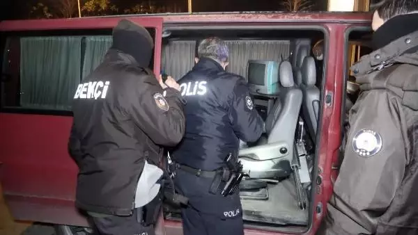 Polis telsizi dinlediler ancak yakalanmaktan kurtulamadılar Polis telsizi dinlediler ancak yakalanmaktan kurtulamadılar
