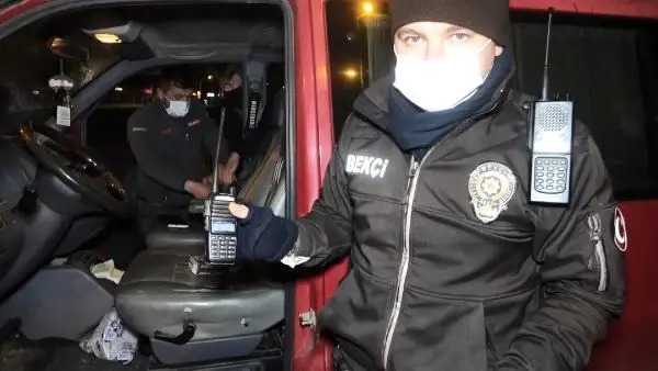 Polis telsizi dinlediler ancak yakalanmaktan kurtulamadılar Polis telsizi dinlediler ancak yakalanmaktan kurtulamadılar