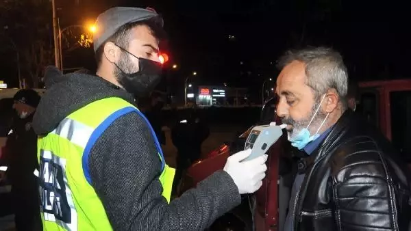 Polis telsizi dinlediler ancak yakalanmaktan kurtulamadılar Polis telsizi dinlediler ancak yakalanmaktan kurtulamadılar