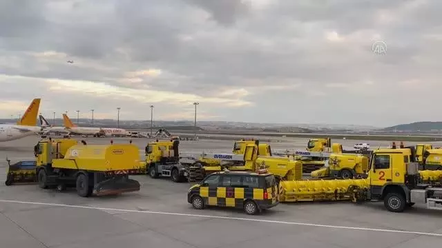 Sabiha Gökçen Havalimanı'nda beklenen kar yağışı için önlemler alındı Sabiha Gökçen Havalimanı'nda beklenen kar yağışı için önlemler alındı