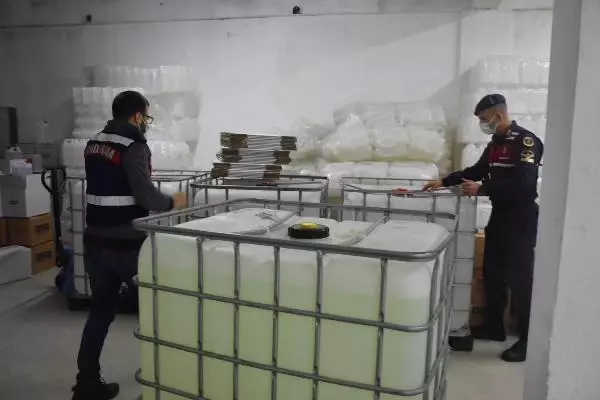 İzmir'de kaçak içki operasyonu İzmir'de kaçak içki operasyonu