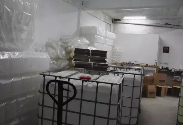 İzmir'de kaçak içki operasyonu İzmir'de kaçak içki operasyonu