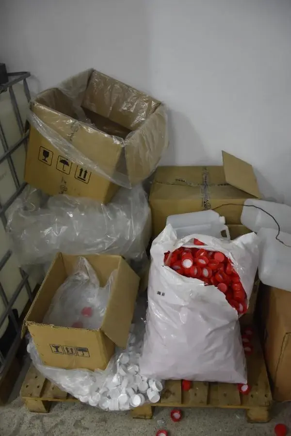 İzmir'de kaçak içki operasyonu İzmir'de kaçak içki operasyonu