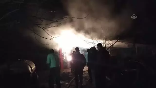 Samanlık yangını zarara yol açtı Samanlık yangını zarara yol açtı