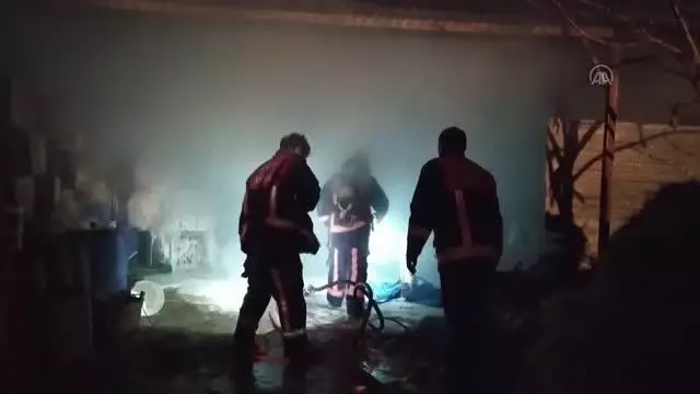 Samanlık yangını zarara yol açtı Samanlık yangını zarara yol açtı