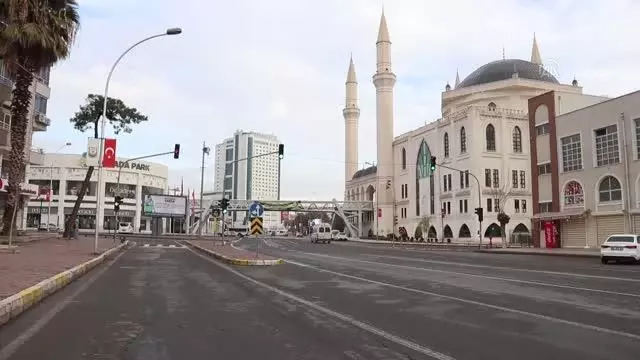 Son dakika haberleri... (Drone) Cadde ve sokaklarda sessizlik hakim Son dakika haberleri... (Drone) Cadde ve sokaklarda sessizlik hakim