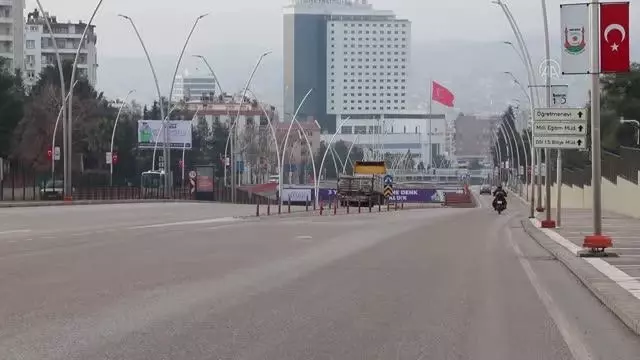 Son dakika haberleri... (Drone) Cadde ve sokaklarda sessizlik hakim Son dakika haberleri... (Drone) Cadde ve sokaklarda sessizlik hakim