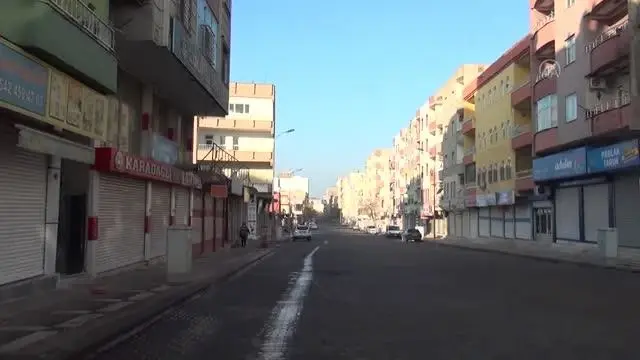 ŞANLIURFA - Viranşehir'de cadde ve sokaklar sessizliğe büründü ŞANLIURFA - Viranşehir'de cadde ve sokaklar sessizliğe büründü