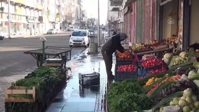 ŞANLIURFA - Viranşehir'de cadde ve sokaklar sessizliğe büründü ŞANLIURFA - Viranşehir'de cadde ve sokaklar sessizliğe büründü