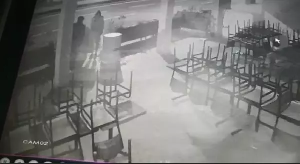 Son dakika haberi! Sokağa çıkma kısıtlamasında restoran önündeki klima motoru hırsızlığı kamerada Son dakika haberi! Sokağa çıkma kısıtlamasında restoran önündeki klima motoru hırsızlığı kamerada