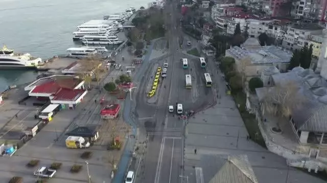 Son dakika haberi: Sokak kısıtlamasında sakin bir gün yaşanıyor - Üsküdar ve Kadıköy Meydanı Son dakika haberi: Sokak kısıtlamasında sakin bir gün yaşanıyor - Üsküdar ve Kadıköy Meydanı