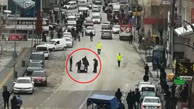 Sokak ortasında büyük panik! Pompalı tüfekle rastgele havaya ateş açtı Sokak ortasında büyük panik! Pompalı tüfekle rastgele havaya ateş açtı