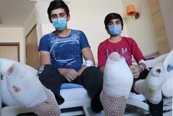 Taşıdıkları demir, yüksek gerilim hattına temas edince ayak tabanları patladı Taşıdıkları demir, yüksek gerilim hattına temas edince ayak tabanları patladı