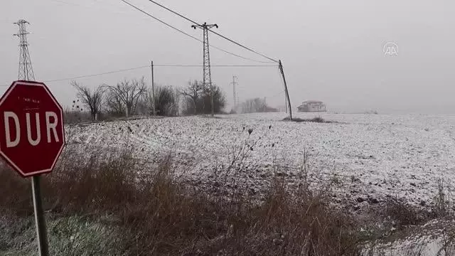 Trakya'da kar yağışı yüksek kesimleri beyaza bürüdü Trakya'da kar yağışı yüksek kesimleri beyaza bürüdü
