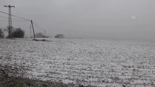 Trakya'da kar yağışı yüksek kesimleri beyaza bürüdü Trakya'da kar yağışı yüksek kesimleri beyaza bürüdü
