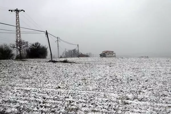 Tekirdağ'ın yüksek kesimlerinde kar yağışı (2) Tekirdağ'ın yüksek kesimlerinde kar yağışı (2)