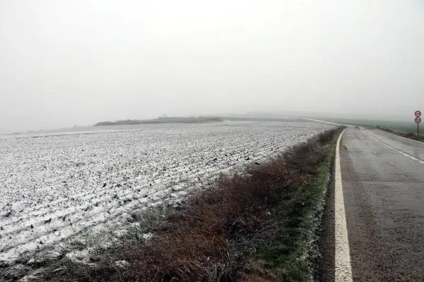 Tekirdağ'ın yüksek kesimlerinde kar yağışı (2) Tekirdağ'ın yüksek kesimlerinde kar yağışı (2)