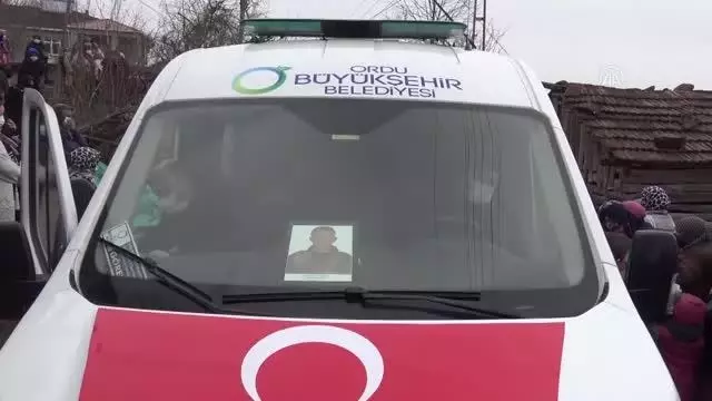 Trafik kazasında ölen özel harekat polisinin cenazesi toprağa verildi Trafik kazasında ölen özel harekat polisinin cenazesi toprağa verildi