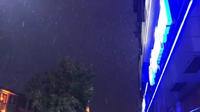 Kar yağışı etkili oluyor Kar yağışı etkili oluyor