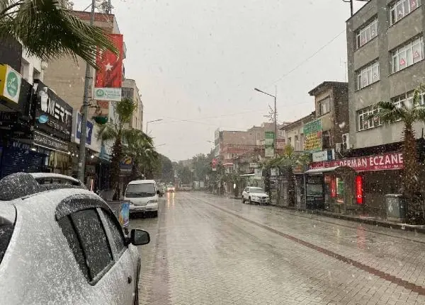 Turgutlu'da kar yağışı etkili oldu Turgutlu'da kar yağışı etkili oldu