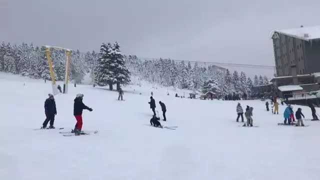 Uludağ'da kayak sezonu açıldı, pistler doldu Uludağ'da kayak sezonu açıldı, pistler doldu