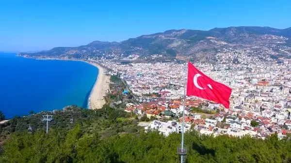 Yabancıların gözdesi Alanya'da 120 farklı ülkenin insanı bir arada Yabancıların gözdesi Alanya'da 120 farklı ülkenin insanı bir arada