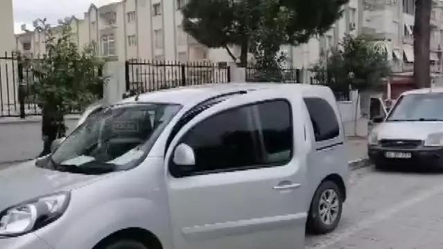 Son dakika haberleri | İzmir'de yaşlı adamı dolandırdıkları iddiasıyla aranan 2 zanlı yine para isteyince yakalandı Son dakika haberleri | İzmir'de yaşlı adamı dolandırdıkları iddiasıyla aranan 2 zanlı yine para isteyince yakalandı