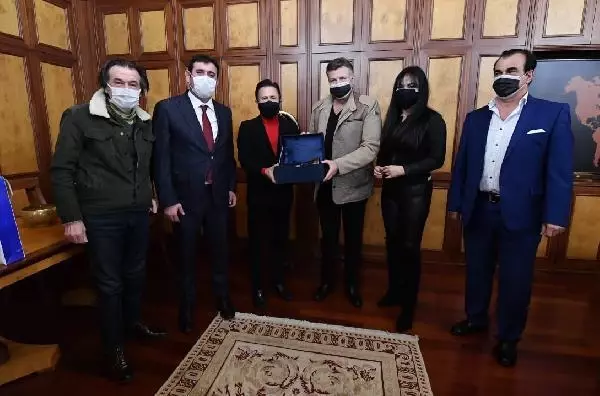 Yeşilçam yıldızlarından Başkan Yazıcı'ya ziyaret Yeşilçam yıldızlarından Başkan Yazıcı'ya ziyaret