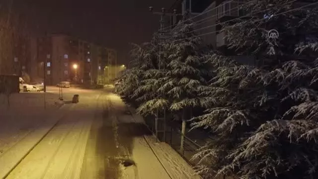 Polisler kar topu oynadı Polisler kar topu oynadı