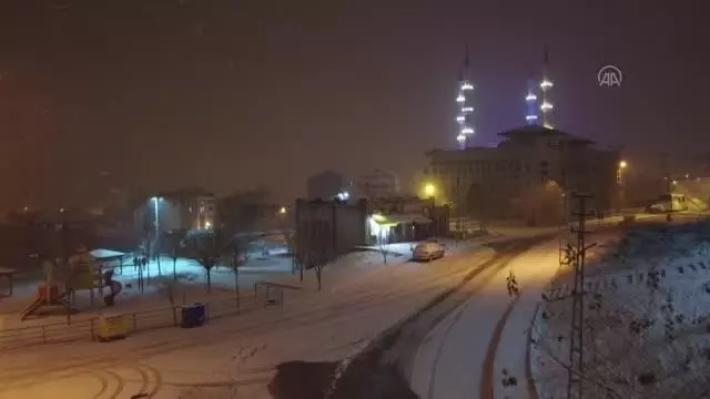Polisler kar topu oynadı Polisler kar topu oynadı