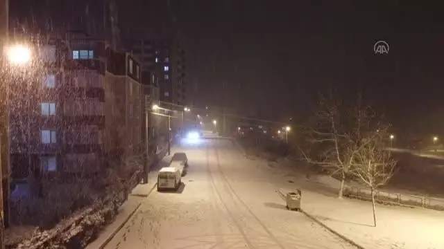 Polisler kar topu oynadı Polisler kar topu oynadı