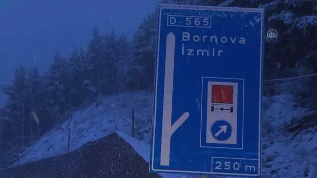 Yüksek kesimlerde kar yağışı etkili oluyor Yüksek kesimlerde kar yağışı etkili oluyor