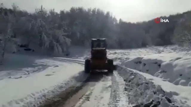 112 köy yolu kar nedeniyle ulaşıma kapandı 112 köy yolu kar nedeniyle ulaşıma kapandı