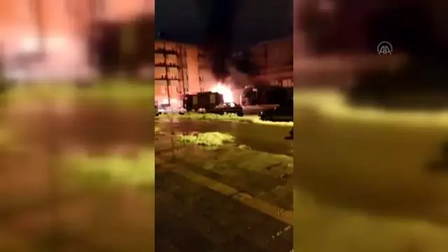 Açık otoparkta park halindeki nakliye kamyonu yandı Açık otoparkta park halindeki nakliye kamyonu yandı