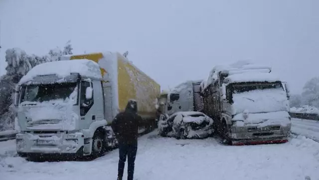 Son dakika! Anadolu Otoyolu'nda zincirleme trafik kazası! 16 araç birbirine girdi, 8 yaralı var Son dakika! Anadolu Otoyolu'nda zincirleme trafik kazası! 16 araç birbirine girdi, 8 yaralı var
