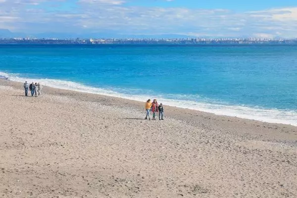 Antalya kısıtlamanın son gününde sessiz Antalya kısıtlamanın son gününde sessiz