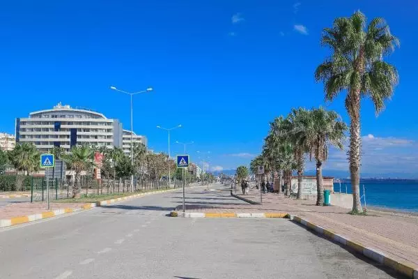 Antalya kısıtlamanın son gününde sessiz Antalya kısıtlamanın son gününde sessiz