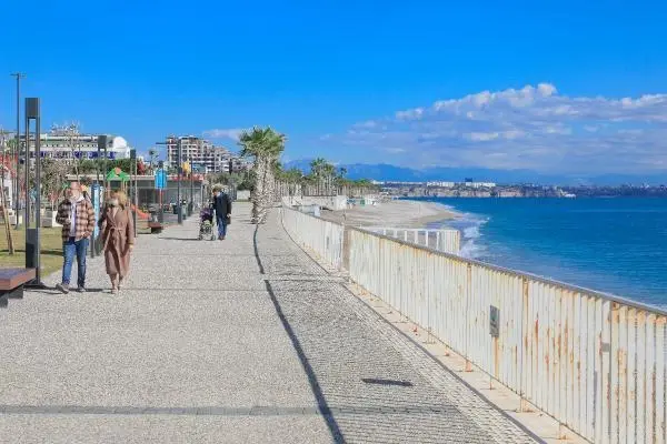 Antalya kısıtlamanın son gününde sessiz Antalya kısıtlamanın son gününde sessiz